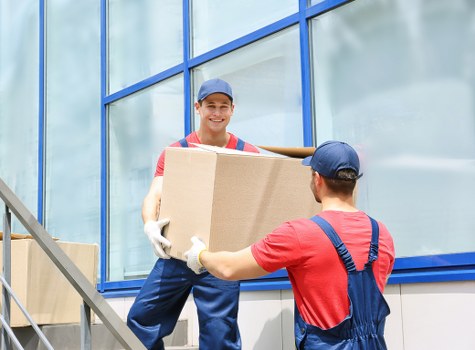 Removals vehicle managing access during a Knightsbridge house move